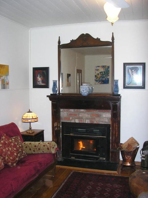 C & As Cottage - Kalgoorlie Accommodation 6
