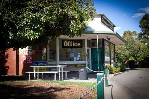 Strayleaves Caravan Park - Kalgoorlie Accommodation 1