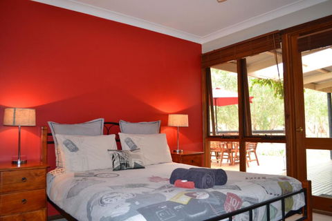 Friends At McLaren Vale - Kalgoorlie Accommodation 3