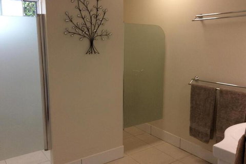 Tinaroo Sunset Retreat - Kalgoorlie Accommodation 6