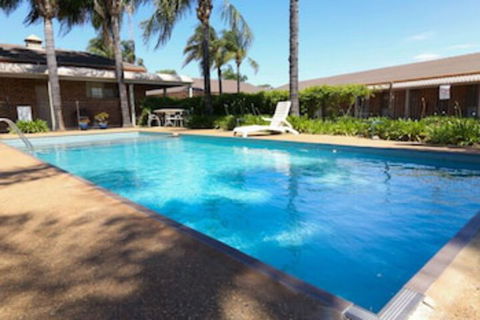 Exies Bagtown - Kalgoorlie Accommodation 0