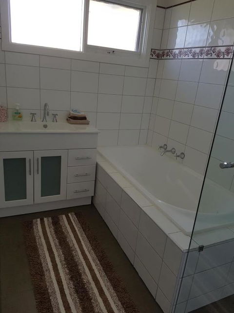 Kings Cottage - Kalgoorlie Accommodation 2