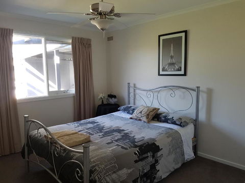 Kings Cottage - Kalgoorlie Accommodation 5