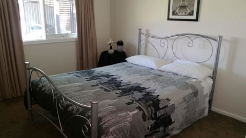 Kings Cottage - Kalgoorlie Accommodation 3