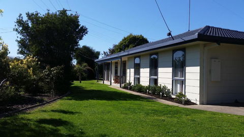 Kings Cottage - Kalgoorlie Accommodation 4