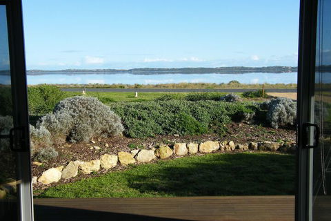 Coorong Waterfront Retreat - Kalgoorlie Accommodation 1
