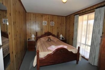 Clare Valley Cabins - Kalgoorlie Accommodation 4