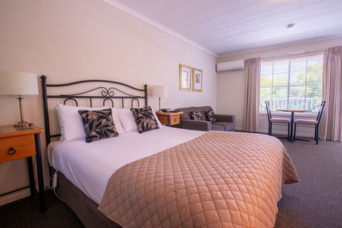 Yarra Gables - Kalgoorlie Accommodation 3