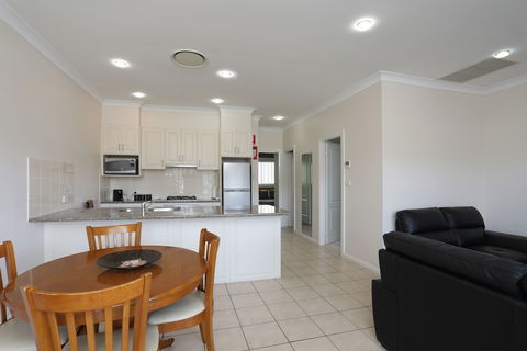 Cadman Motor Inn & Apartments - Kalgoorlie Accommodation 4