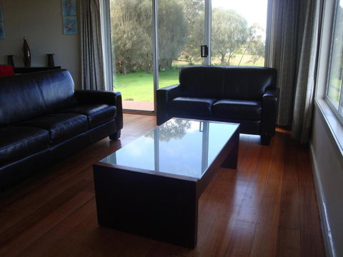 Absolute Waterfront Cottage - Kalgoorlie Accommodation 2