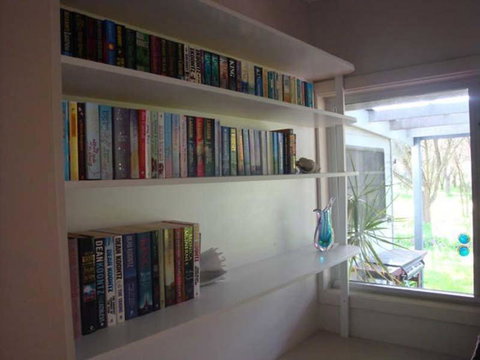 Absolute Waterfront Cottage - Kalgoorlie Accommodation 1