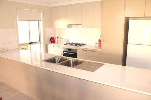 Alpine Place Villas - Kalgoorlie Accommodation 0
