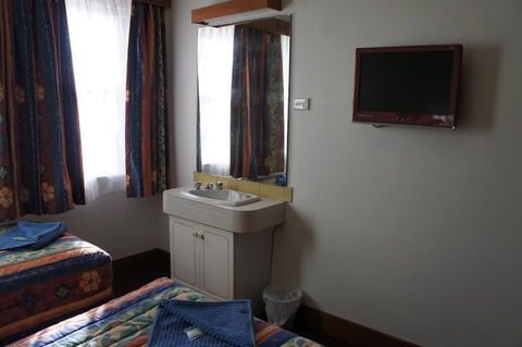 Monarch Motel Hotel - Kalgoorlie Accommodation 4