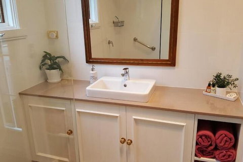 Arendon Cottage - Kalgoorlie Accommodation 5