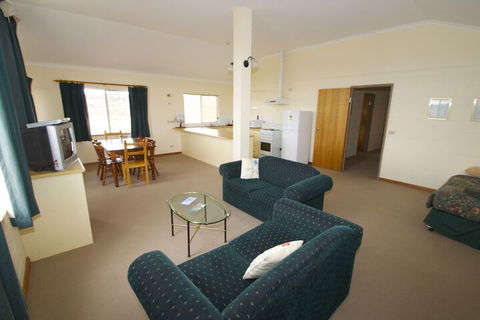 JE Resort - Kalgoorlie Accommodation 4