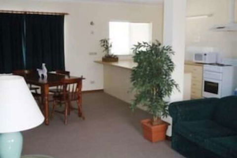 JE Resort - Kalgoorlie Accommodation 3
