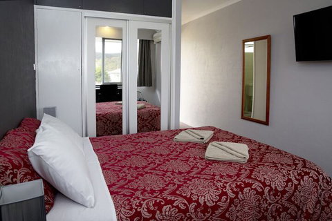 White Manor Motel - Kalgoorlie Accommodation 4