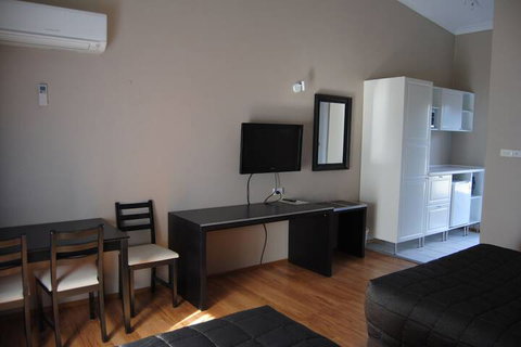 Airlie House Motor Inn - Kalgoorlie Accommodation 5