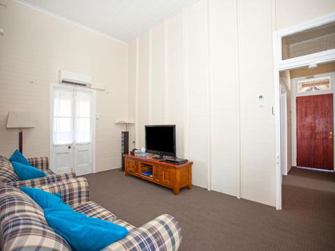 CBD Holiday Home - Kalgoorlie Accommodation 2