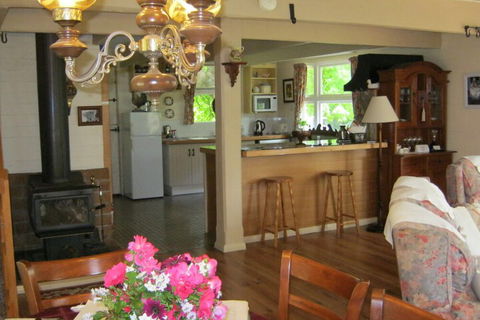Hide Away Cottage Retreat - Kalgoorlie Accommodation 7