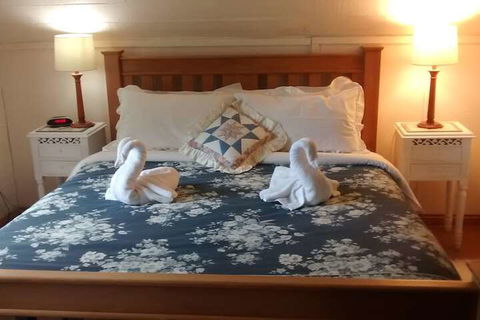 Hide Away Cottage Retreat - Kalgoorlie Accommodation 1
