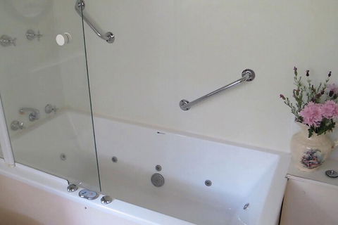 Hide Away Cottage Retreat - Kalgoorlie Accommodation 6