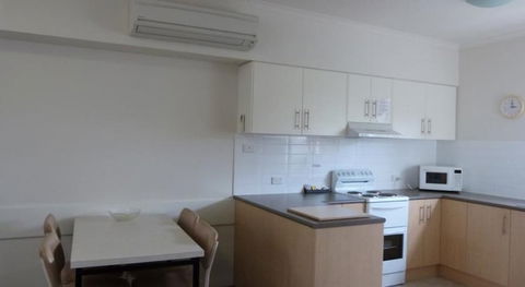 Glenelg Holiday Apartments- Corfu - Kalgoorlie Accommodation 3