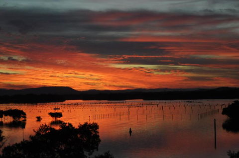 CHILL OUT LAKESIDE At FORSTER - Kalgoorlie Accommodation 6