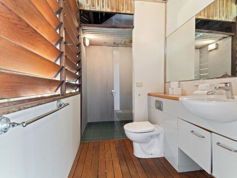 Laguna House - Kalgoorlie Accommodation 4