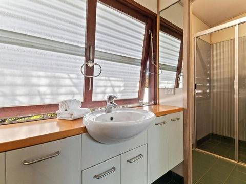 Laguna House - Kalgoorlie Accommodation 1