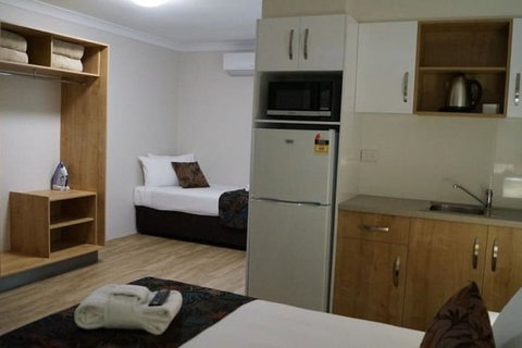 Castle Crest Motel - Kalgoorlie Accommodation 5