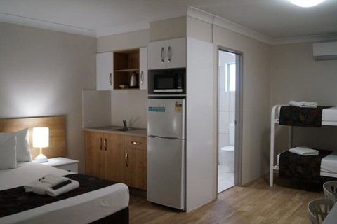 Castle Crest Motel - Kalgoorlie Accommodation 3