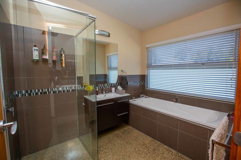 The Chocolate Lily Bed & Breakfast - Kalgoorlie Accommodation 5