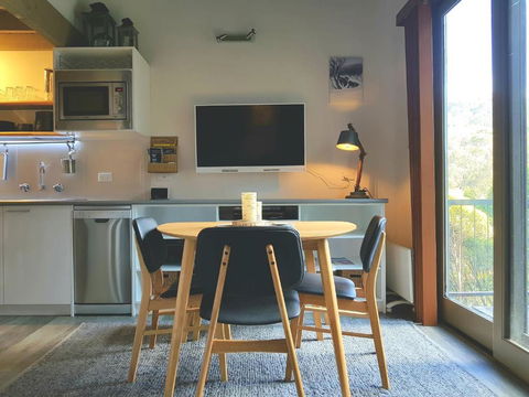 CHILL OUT At THREDBO - Kalgoorlie Accommodation 3