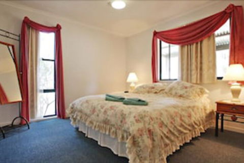 Serenity Grove - Kalgoorlie Accommodation 2