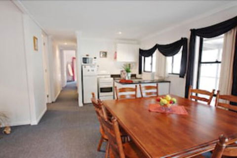 Serenity Grove - Kalgoorlie Accommodation 3