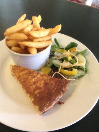 Betty's On Broadway - Kalgoorlie Accommodation 0