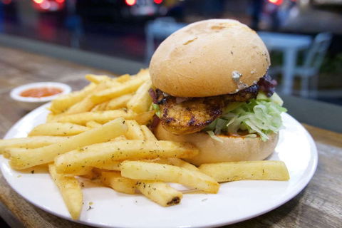 Smokey Chooks - Kalgoorlie Accommodation 0