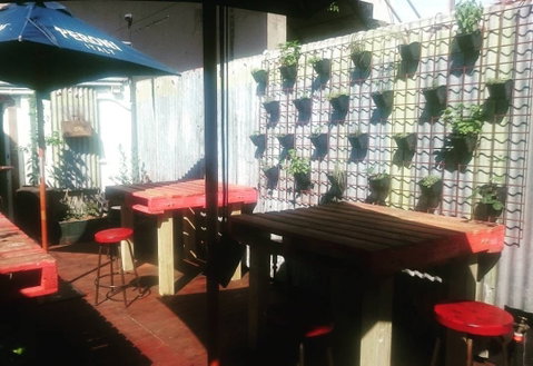 The Thirsty Wolf - Kalgoorlie Accommodation 0
