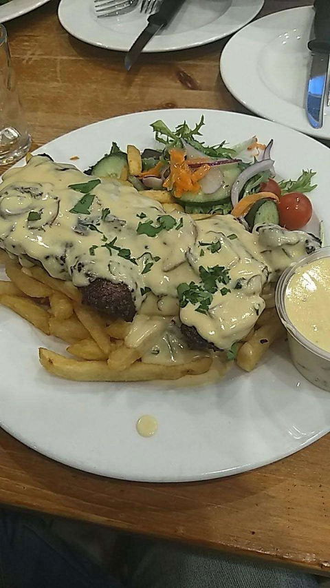 HIYC Cafe & Restaurant - Kalgoorlie Accommodation 0