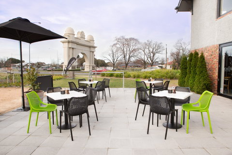 Arch View  Cafe - Kalgoorlie Accommodation 2