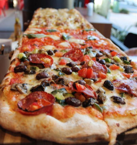 Bonnie And Clydes Pizzaria - Kalgoorlie Accommodation 0