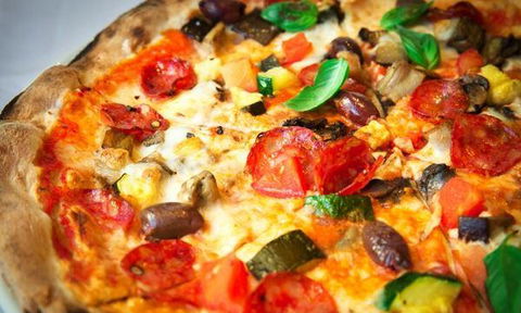 Bonnie And Clydes Pizzaria - Kalgoorlie Accommodation 9