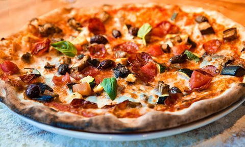 Bonnie And Clydes Pizzaria - Kalgoorlie Accommodation 10