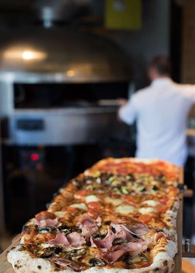 Bonnie And Clydes Pizzaria - Kalgoorlie Accommodation 3