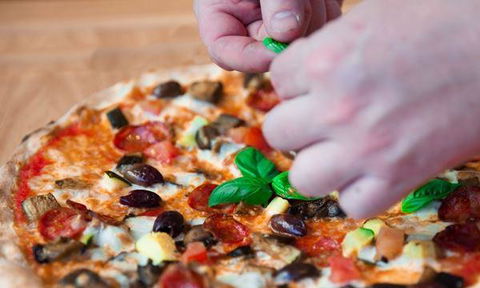 Bonnie And Clydes Pizzaria - Kalgoorlie Accommodation 4
