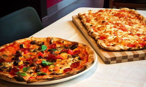 Bonnie And Clydes Pizzaria - Kalgoorlie Accommodation 7