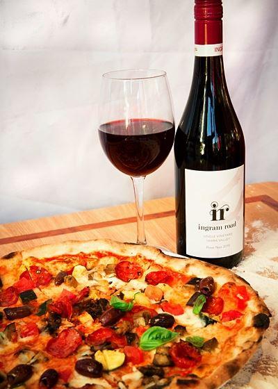 Bonnie And Clydes Pizzaria - Kalgoorlie Accommodation 8