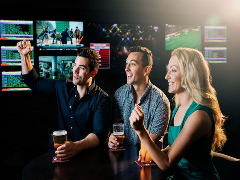 Steelers Leagues Club - Kalgoorlie Accommodation 1