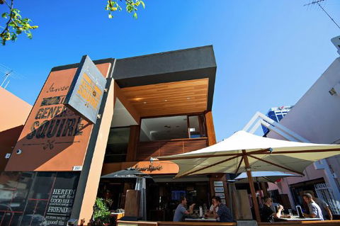 The Generous Squire - Kalgoorlie Accommodation 0